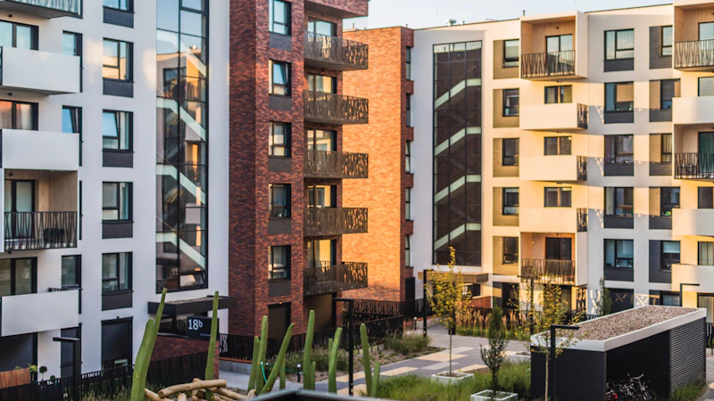 Fachada de edifício residencial com varandas